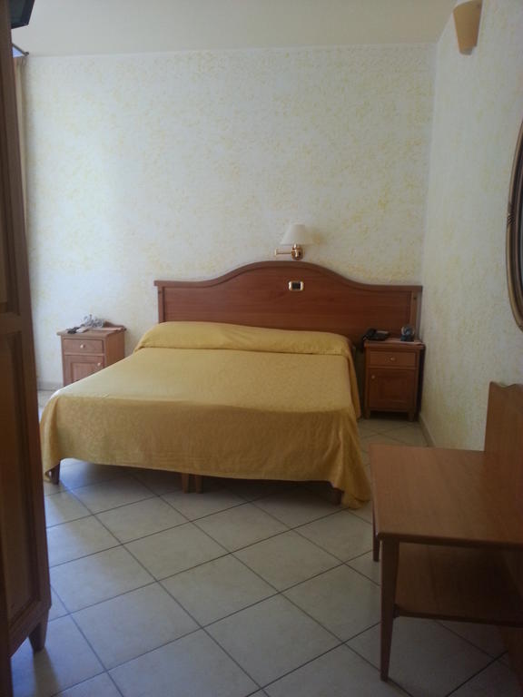 Hotel Mistef Falerna Bilik gambar
