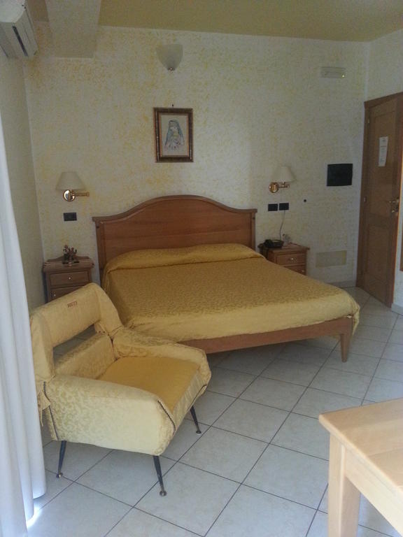 Hotel Mistef Falerna Bilik gambar